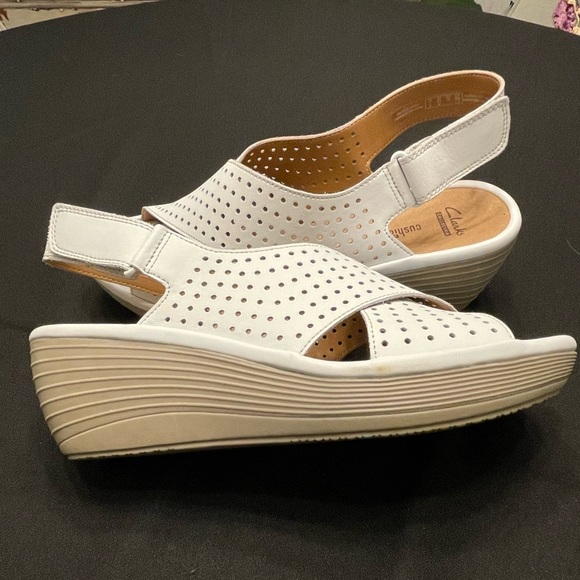 Clarks Unstructured Capri Step White Leather Sandals Size - 9.5 NWOT - Picture 3 of 5